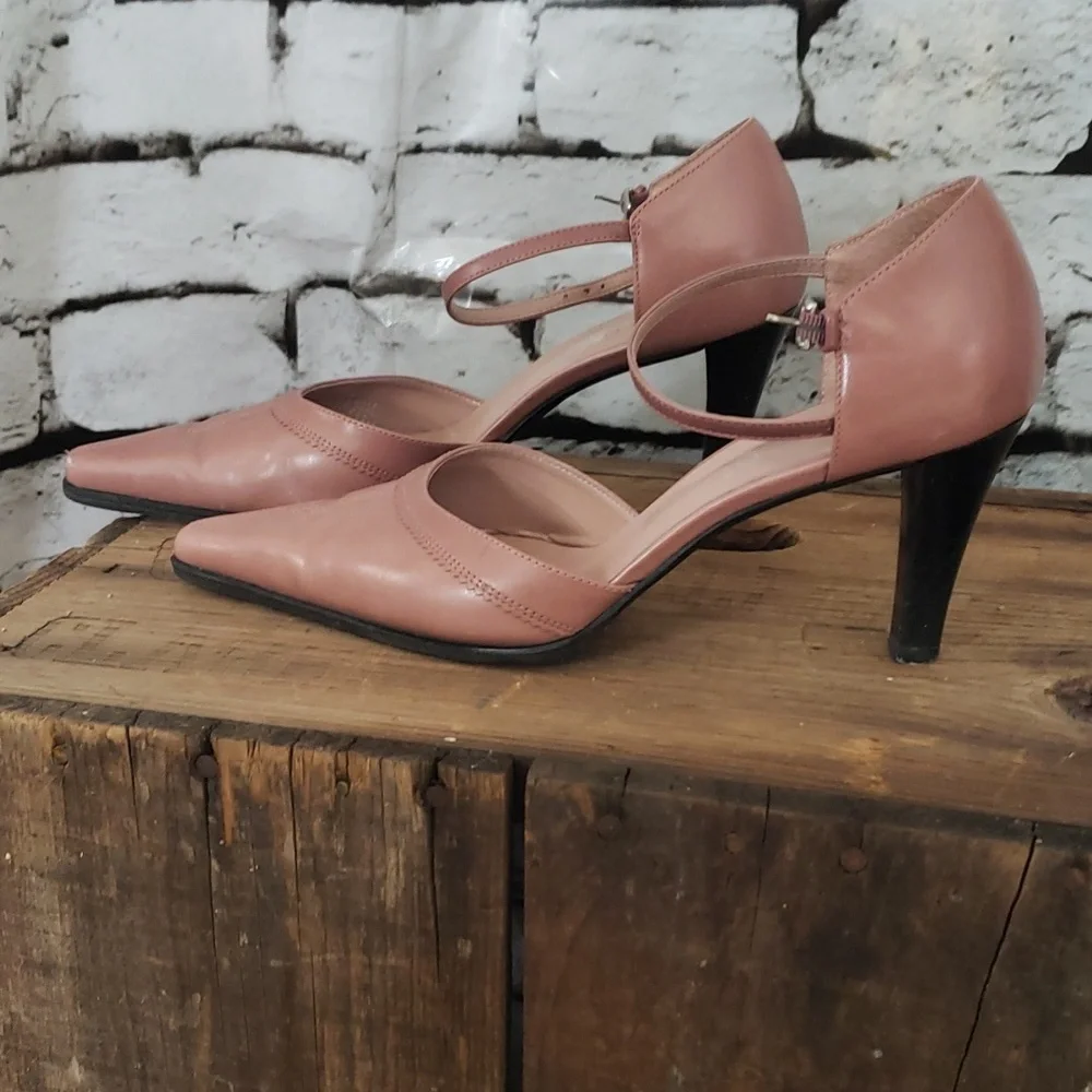 Pink pumps - Picture 2 of 4